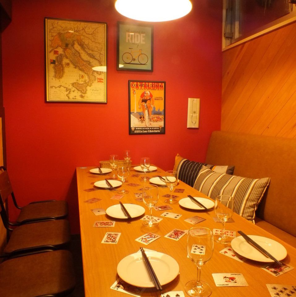 A stylish space perfect for a group date. There are also many private rooms to suit the number of people.