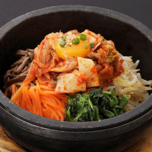Stone-grilled kimchi bibimbap