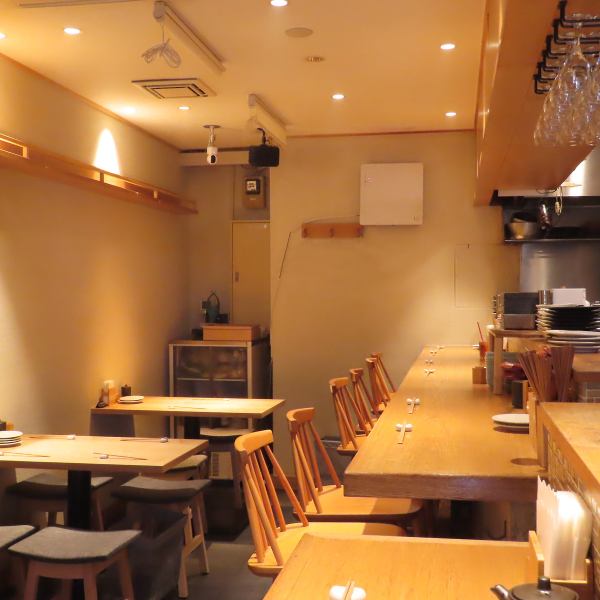 The inside of the store is a little small, but it has a relaxing atmosphere.It has a warm construction with the warmth of wood and wood grain.Spacious seating is also available.Please take your time and relax.