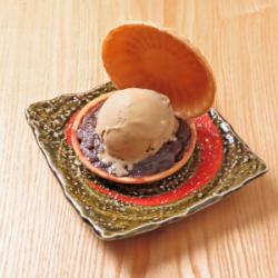 Hojicha ice cream monaka