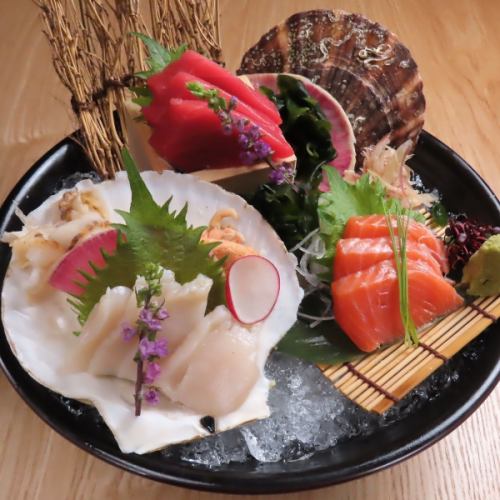 Assortment of 3 kinds of seafood sashimi