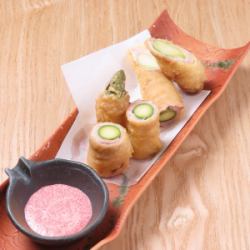 Extra-thick asparagus from Yamagata Prefecture wrapped in meat with mentaiko sauce.