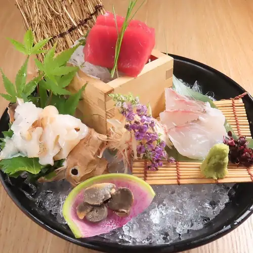 Three kinds of seafood sashimi