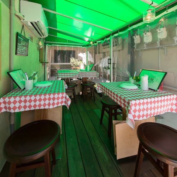 ≪開放感あふれるテラス席で心地よい時間を◎≫大阪港の近くで、心地よい風を感じながら食事が楽しめるテラス席。テーブル席をご用意しており、家族や友人との楽しいひと時に最適です。特別な記念日や女子会、宴会にも利用可能。落ち着いた雰囲気の中で、北イタリアの味覚を満喫できる特別な空間。ぜひお越しください♪