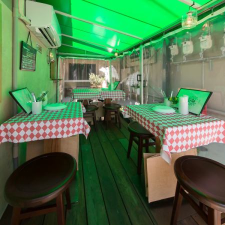 大人数の宴会や女子会などにも利用可能なテラス席をご用意しております◎