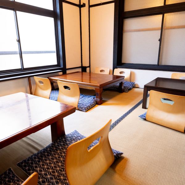 大人数宴会も任せられる懐の深さがウリです♪MAX30名程まで対応可能で、会社の飲み会や打ち上げ、仲間内の集まりにぴったり！ゆったり過ごせる空間で、周りを気にせず盛り上がれます♪ワイワイも、しっぽりも両方OK★幹事さんの強い味方です！また、2～4名の地元飲みや１人飲みにも◎さまざまなシーンに対応しております♪