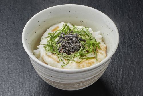 Tororo 鹽昆布蓋飯(米飯配磨碎的山藥和鹽漬昆布)
