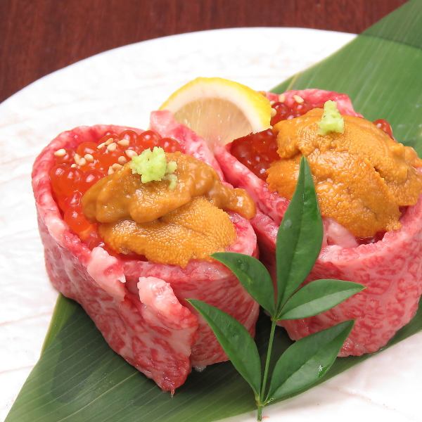 新鮮出爐的和牛壽司 ★ 壽司拼盤超值，值得曬到Instagram♪ 是一道讓人忍不住想拍照的菜！