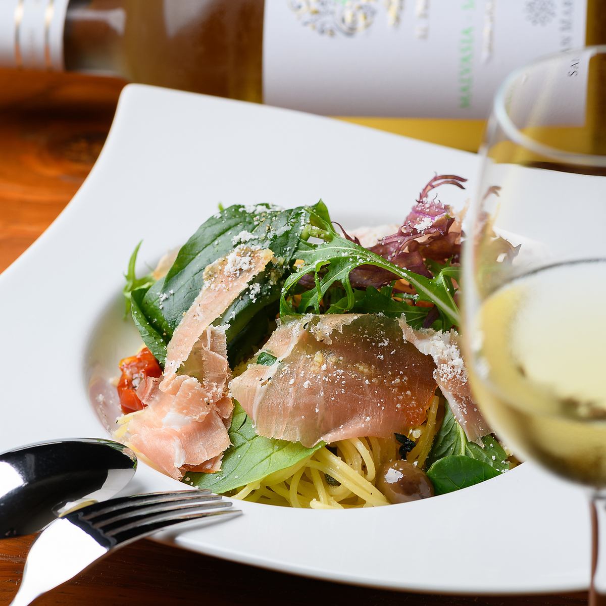 At our restaurant, you can enjoy wine from lunchtime.