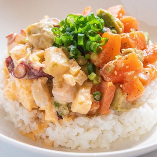 サーモンとタコのポキ丼