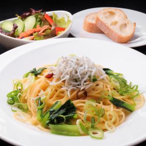 【Peperoncino】 和田島しらすとほうれん草のペペロンチーノ