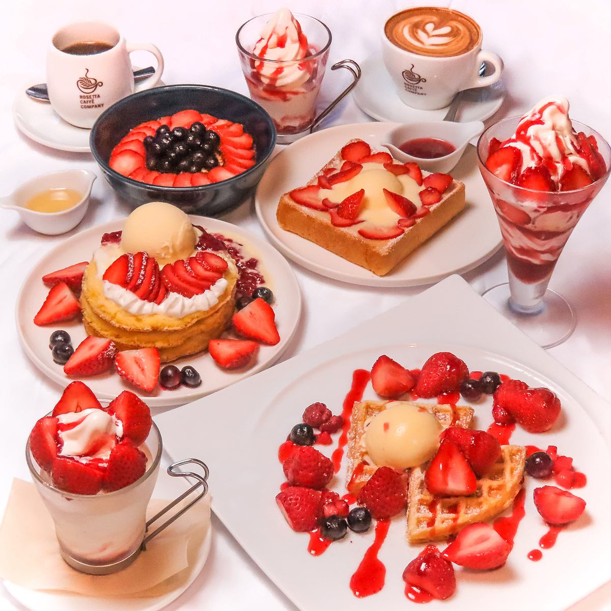 お昼はお得なランチと本格コーヒー。夜は美味しいお肉料理やお酒が楽しめるお店です！