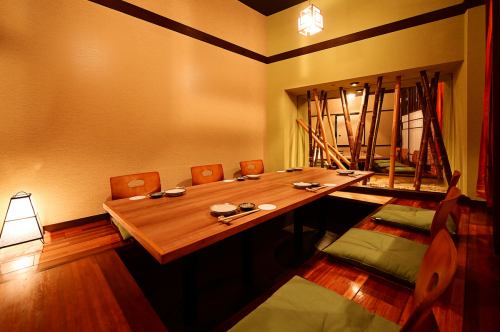 <p>[Relax in a tatami room] Our restaurant uses sunken kotatsu tables except for the counter.You can stretch your legs and relax while enjoying our signature courses and drinks.</p>