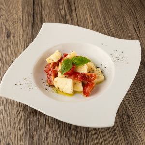 Lodge-style caprese with cherry tomatoes