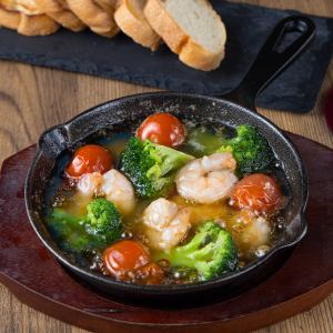 Shrimp tomato broccoli ajillo