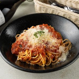 Tomato sauce pasta with basil and mozzarella