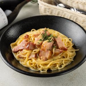 Rich cheese and bacon carbonara