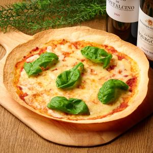 Margherita with ripe tomatoes