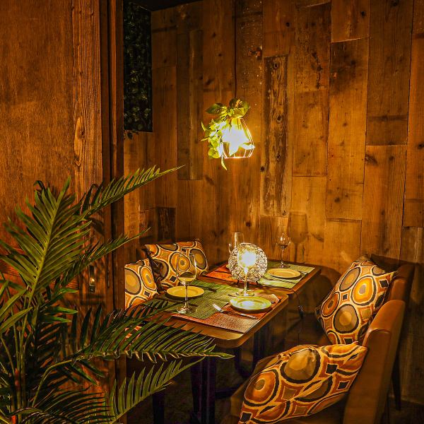 【個室完備】程よくプライベート感の保たれたカーテン仕切りの半個室としてご利用いただけます!デートや記念日のお祝い、女子会や合コンにも大人気です!また当店ではお祝いに使える、ケーキやプレートサービスを多数ご用しております。人気の個室とお洒落な空間で特別な日を演出させていただきます♪