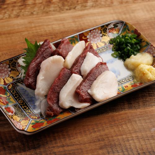 馬刺しの紅白盛り