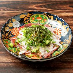 Yukhoe-style tuna covered in green onions