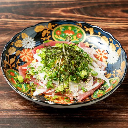 Yukhoe-style tuna covered in green onions