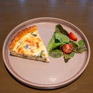 Spinach and bacon quiche