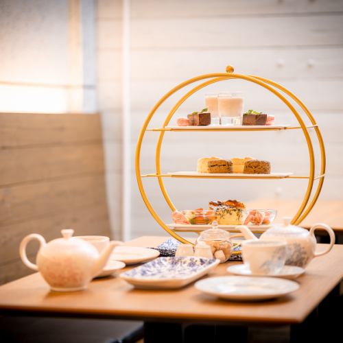 Afternoon tea sets with drinks start from 4,000 yen (tax included)