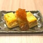 厚焼き玉子　いくらのせ