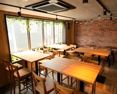 木のぬくもり溢れるアットホームなお店☆