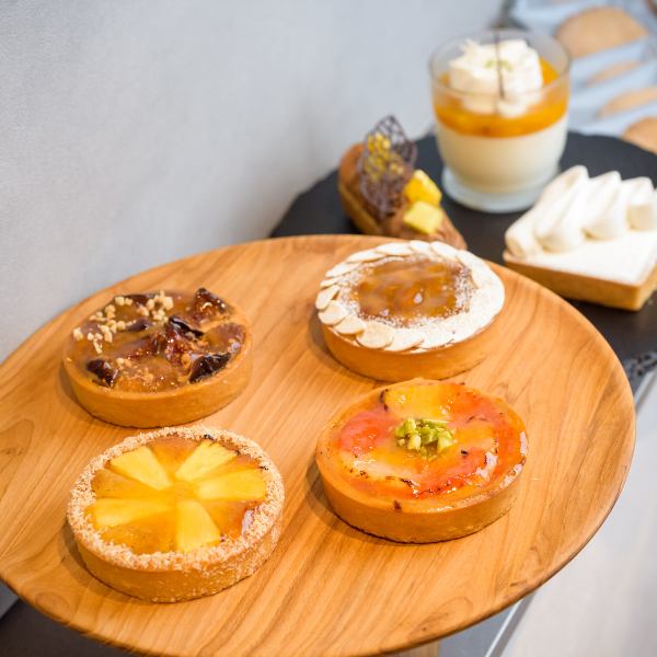 Sweets and drinks that will make you happy, such as raw cakes and tarts ◎