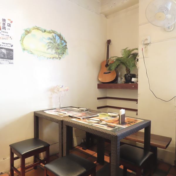 明るく開放的な空間で、最大25人までのグループにぴったり！広いテーブルは、友人たちと一緒に盛り上がるのに最適です◎カウンター席もあり、一人でも気軽に立ち寄れるのがポイント★活気に満ちた雰囲気の中で、特別なイベントを盛り上げましょう♪心地よいハワイアンな雰囲気が楽しい時間を演出します！