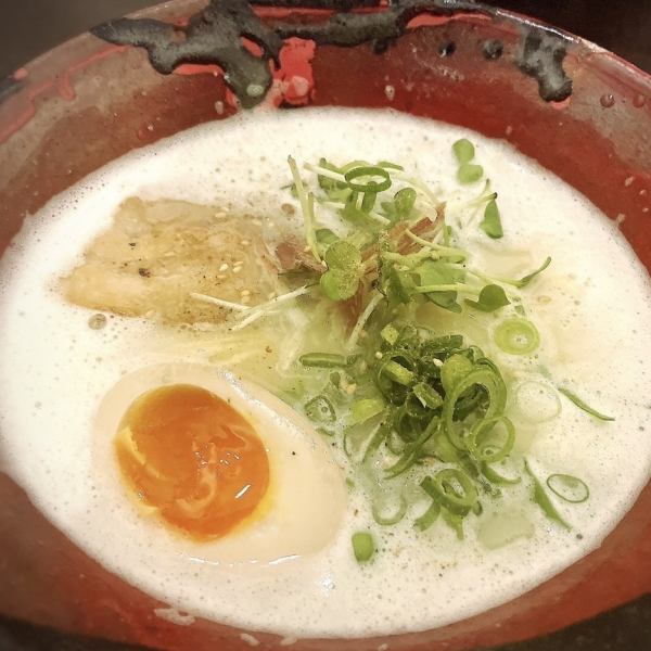 8時間煮込んだ コラーゲンスープの鶏そば