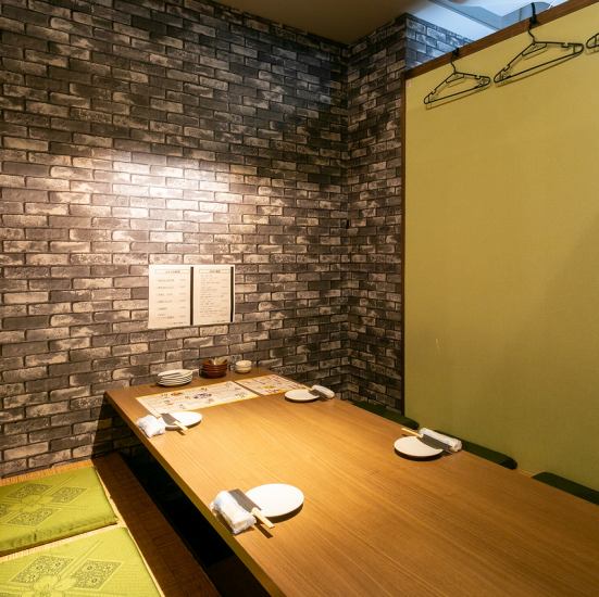 木を基調とした雰囲気抜群の店内。全席個室でゆったり寛げる！