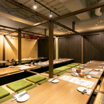 店内貸切（80～150名様）150名様まで対応できる当店の貸切。店内丸ごとの貸切となるので周りのお客様の目を気にすることなく身内だけでお過ごしいただけます。歓送迎会などの会社宴会をはじめプロジェクトの打ち上げや企業パーティにもぜひご利用ください。