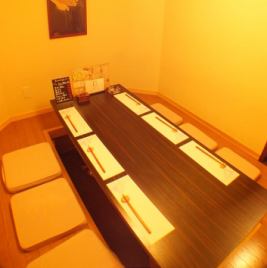 We have one private room with sunken kotatsu (seats for 3 to 6 people).Please contact us as soon as possible to make a reservation.