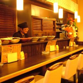 Regular seat for regulars.The counter seats where you can have a conversation with the owner while watching the meals.