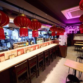 カウンターが6席ございます。