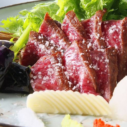 Iyo [Ehime Prefecture] Iyo Wagyu beef straw-grilled steak (salt / garlic)