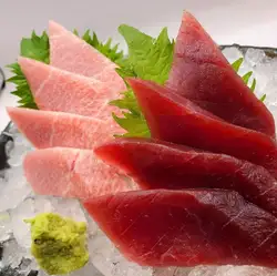 トロと赤身の食べ比べ刺