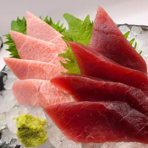 トロと赤身の食べ比べ刺
