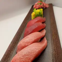 まぐろづくし（8貫）