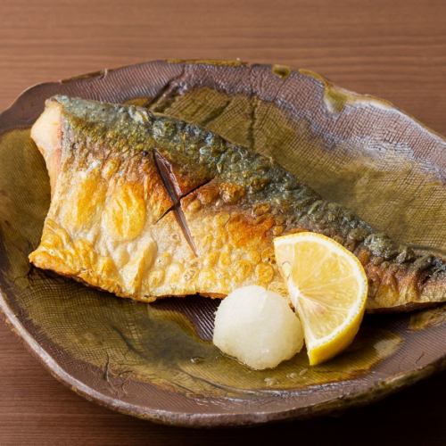 <<Kagoshima>> Salt-grilled ash-dried mackerel