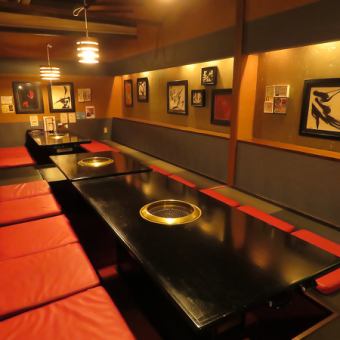 落ち着いた雰囲気の座敷席は、ご年配の方やお子様連れにも人気。ごゆっくりお食事をお楽しみいただけます。