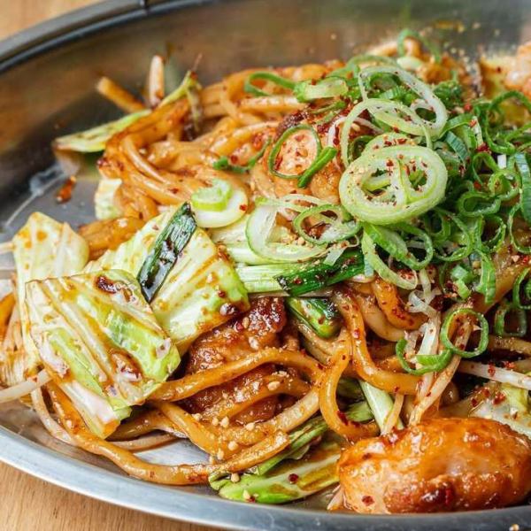 ≪〆にもピッタリな当店自慢の新感覚焼きそば≫たまごに絡めてうまさ倍増！”裏参道焼きそば”