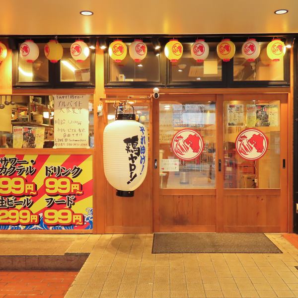 大人数でのご宴会も可能な稼働式テーブル席♪テーブル席でわちゃわちゃ思う存分楽しめる居酒屋は鶏ヤロー！少人数でのサク飲みはもちろん、学生、サークル、会社宴会等の大型宴会もお待ちしているトリー！！※写真は系列店です。