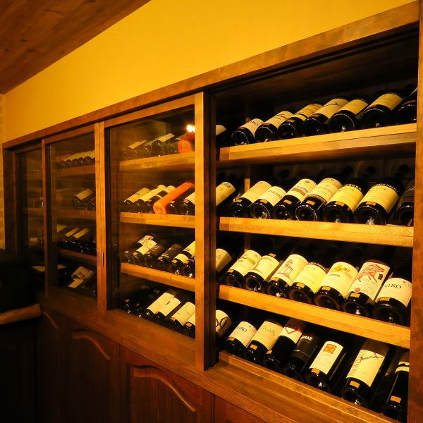 [A 2-minute walk from Omori Station-a calm night on the 6th floor of the building ...] Even though it is in a good location just a 2-minute walk from the station, opening the door and forgetting the hustle and bustle is expanding.In the wine cellar at the back of the shop, you can select the wine you want to drink while actually watching the bottle.It is safe because the price is written for each bottle.Please enjoy what you want.