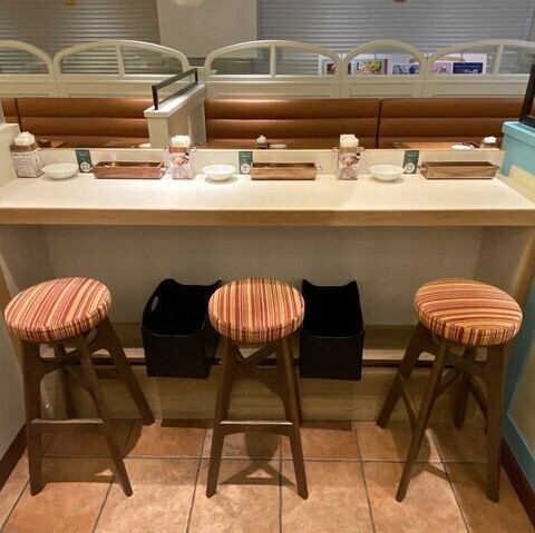 ランチタイムでも気軽にサクッと楽しめるスタイルが魅力です。カジュアルな雰囲気の中で、友人や同僚と過ごす時間は特別なもの。明るい色合いのインテリアが、訪れる人々を元気づけてくれます。ランチメニューは豊富で、どれも手軽に食べられるので、忙しい日々の中でもストレスフリーな食事が可能です。