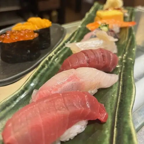 Enjoy it leisurely with fine wine.The chef's finest special nigiri sushi