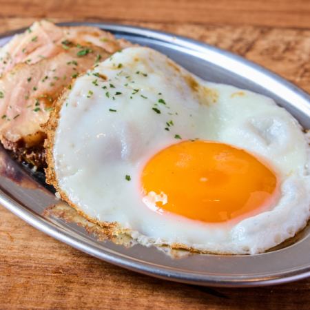 酒場のチャーシューエッグ